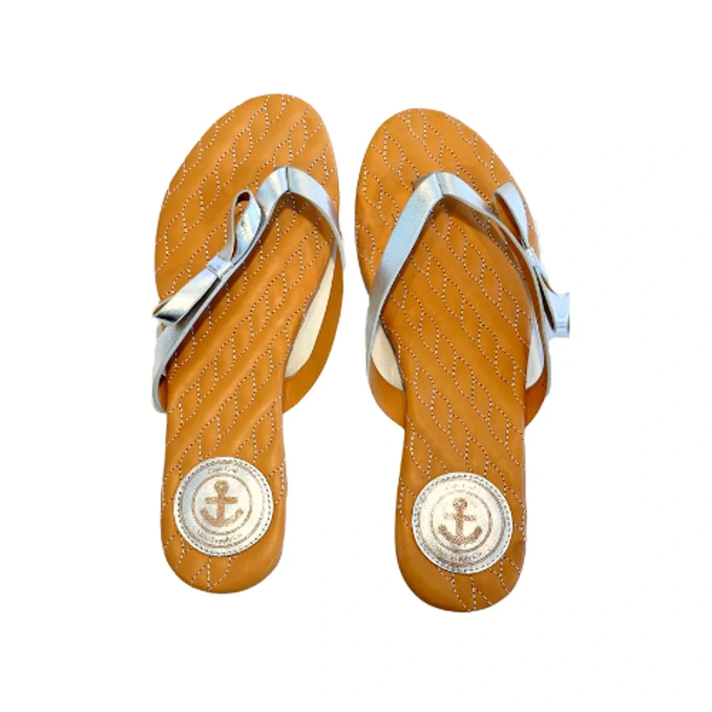 Cape Cod Shoe Supply Co Thongs Flip Flops Leather Metallic Silver Women’s Size 8